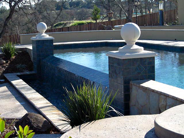 Infinite edge pool in Lincoln, Ca